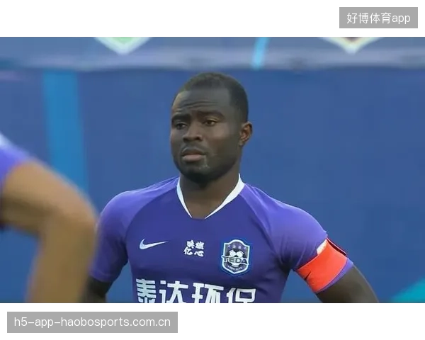 大连中场天才踢疯了全场耀眼成焦点